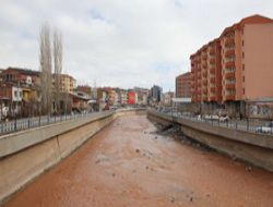 Oltu Çayı renk değiştirdi!..