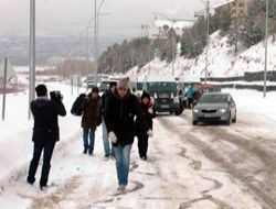 Erzurum'da yoğun kar yağışı!..