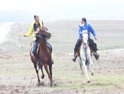 Baki Dede gençlere taş çıkartıyor!..