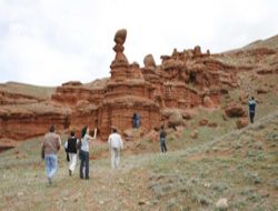 Narman peribacaları turistlerin gözdesi!..