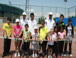 Tenis kursları tam gaz!..