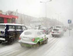 Erzurum beyaza büründü, ulaşım aksadı