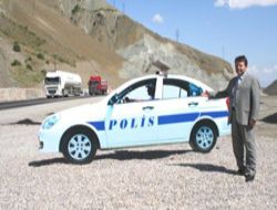 Maket polis otosu ile trafik kontrolü!..