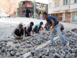 Tarihi Erzurum evleri taşla çevrildi!..