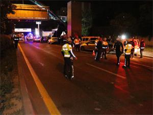 Başkent'te polis uygulamasına araç daldı