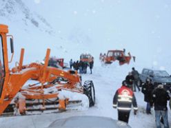 Ovit`te karayolları çalışanları mahsur kaldı