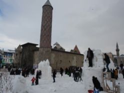 Erzurum'un meydanı şölen yeri oldu