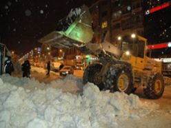 Palandöken'den şehir merkezine kar 