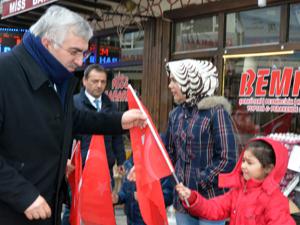 Erzurum AK Parti'den vatandaşa 100 Bin Türk Bayrağı