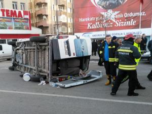 Erzurum'da feci kaza kameraya yansıdı