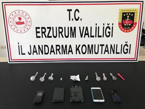 Erzurum'da uyuşturucu satıcısı 4 kişi yakalandı