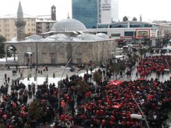 Erzurum şehidini bekliyor...