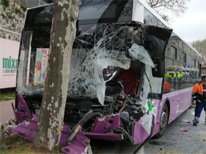 İstanbul'da belediye otobüsü dehşet saçtı