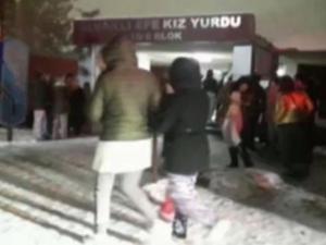 Kız öğrenci yurdunda yangın paniği