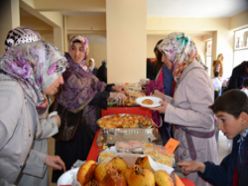 Fakir öğrenciler yararına kermes düzenlendi