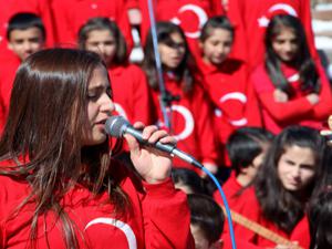 Öğrencilerden Kahraman Mehmetçiğe türkülü destek