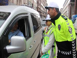 Öğrencilerden trafik uygulaması