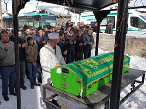 Okul önündeki bıçaklı kavgada ölen çocuk defnedildi 