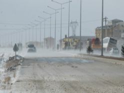 Erzurum'da 469 köy yolu ulaşıma kapandı