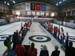 Çiftler curling şampiyonası başladı