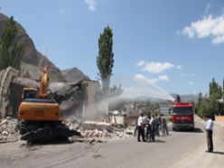 Oltu Aslanağa camii yıkıldı