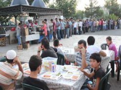 Palandöken Belediyesi iftar çadırlarını kurdu