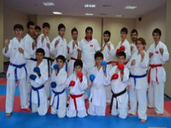 Erzurum'da dört koldan karate