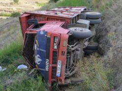 Şenkaya'da trafik kazası: 2 yaralı