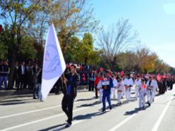 Sporcular Cumhuriyet bayramına renk kattı