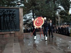 Erzurum Atatürk'ü andı