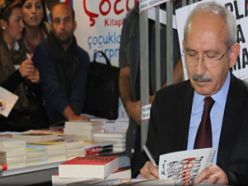 Kılıçdaroğlu Balbay'ın kitabını imzaladı