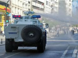 Polis panzerine taş atan eylemciye 6 yıl hapis