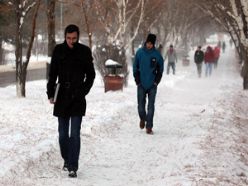 AÜ'de derslere birgün ara verildi