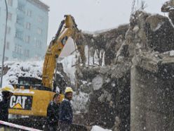 Yakutiye'de kaçak bina yıkımı 3 gün sürdü