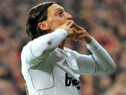 Mesut'tan Galatasaray'a gönderme