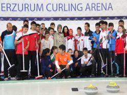 First leydi curling oynadı