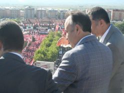 Miting alanında sürpriz isimler!