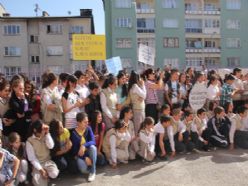 Öğrenciler, okul kıyafeti konusunda şaşkın