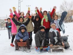 Erzurum'da çocukların kızak keyfi