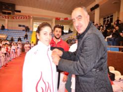 Karate il birinciliği maçları nefesleri kesti