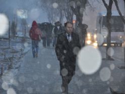 Erzurum'da kar yağışı ve tipi