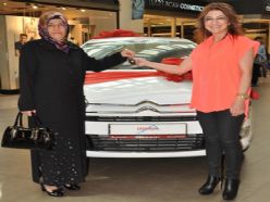 Erzurum AVM Citroen C5'i sahibine teslim etti