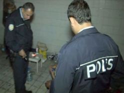 Polis, fenerle uyuşturucu kullanan genci aradı