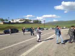 Flaş... PKK, Erzurum-Bingöl karayolunu kesti...