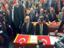 Devlet Bahçeli'den çok sert bayrak tepkisi