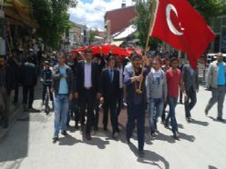 Aşkale'de bayrağa saygı yürüyüşü