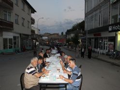 Aziziye'de sokak iftarı...