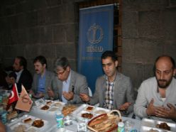 MÜSİAD'dan anlamlı iftar