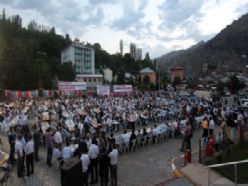 Sekmen, İspir'de halka iftar yemeği verdi