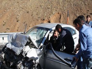 Erzincan yolunda trafik kazası: 1 ölü 7 yaralı